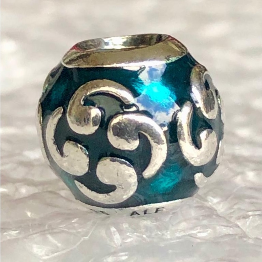 PANDORA TURQUOISE ZEN ENAMEL CHARM